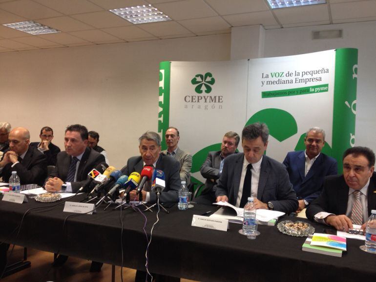 Aurelio López de Hita atiende a los medios de comunicación