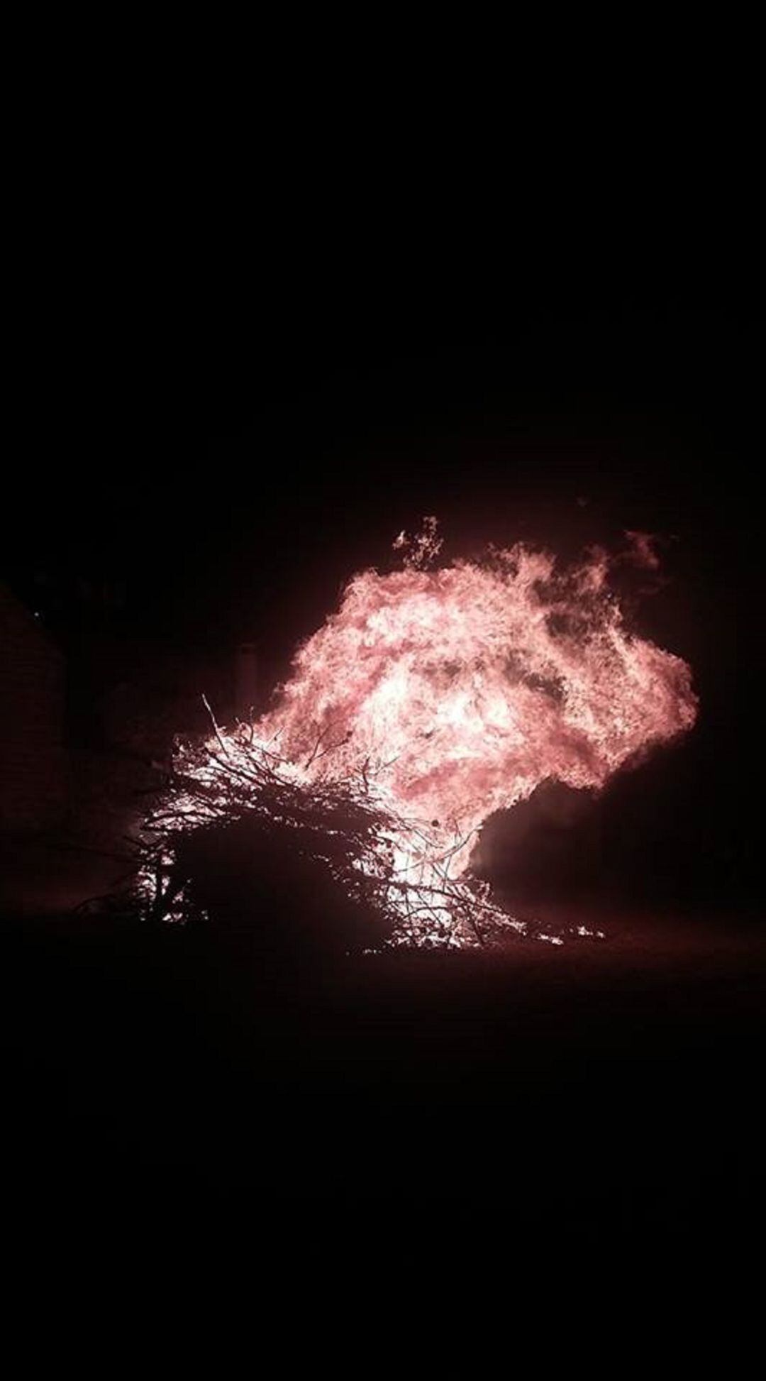 Hoguera de San Juan en Dueñas (Palencia)