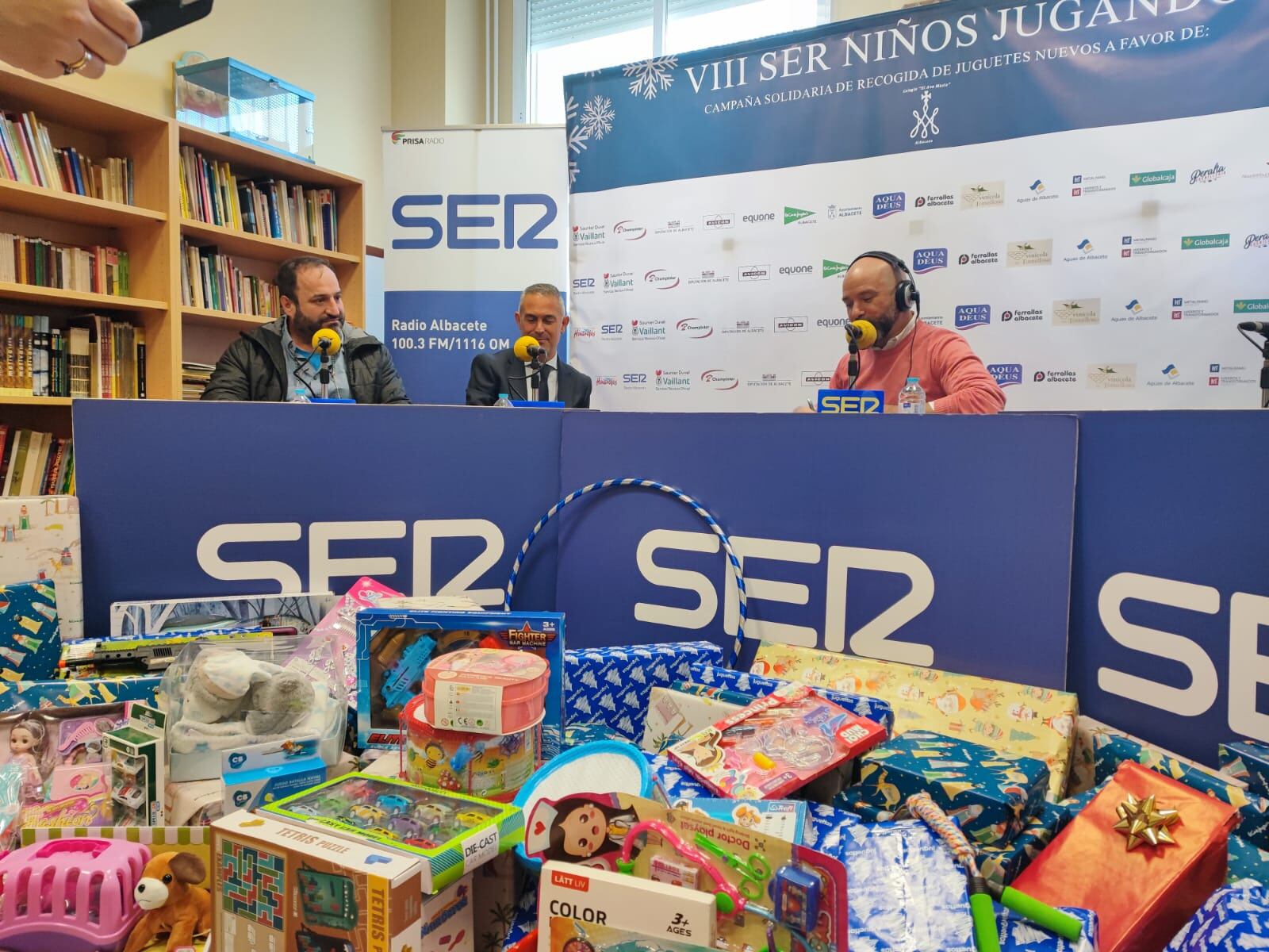 El presidente de Champinter Elías Olmeda y el director de Relaciones Institucionales de El Corte Inglés Albacete, Víctor Hernández