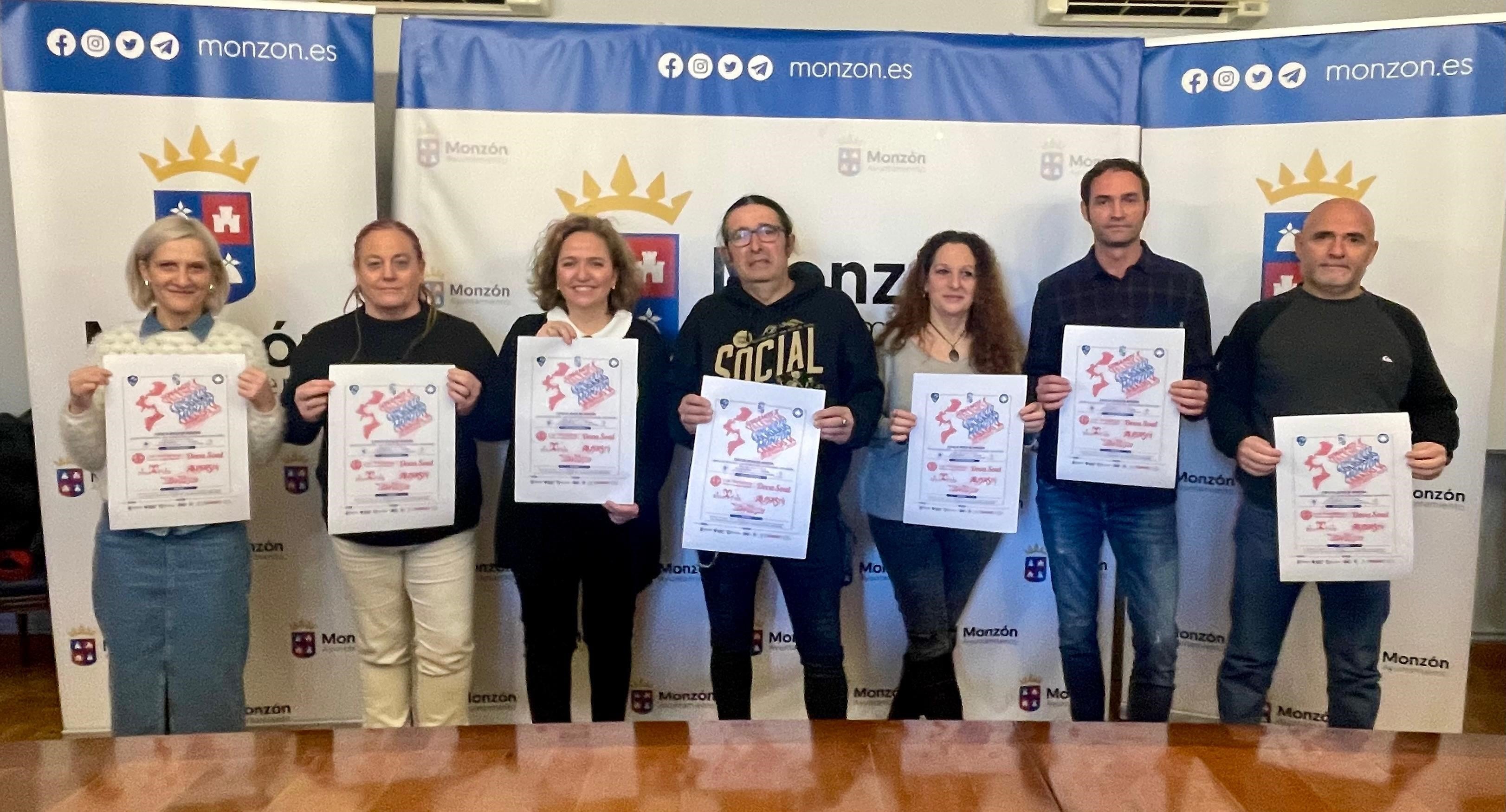 Foto de familia de los participantes en la iniciativa &quot;Sonamos por Valencia&quot;. Foto: Ayuntamiento de Monzón