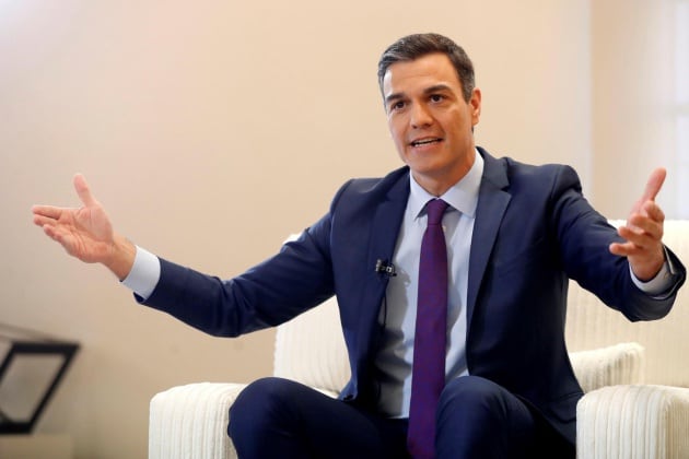 El presidente del Gobierno, Pedro Sánchez, durante la entrevista con la Agencia Efe en el Palacio de La Moncloa