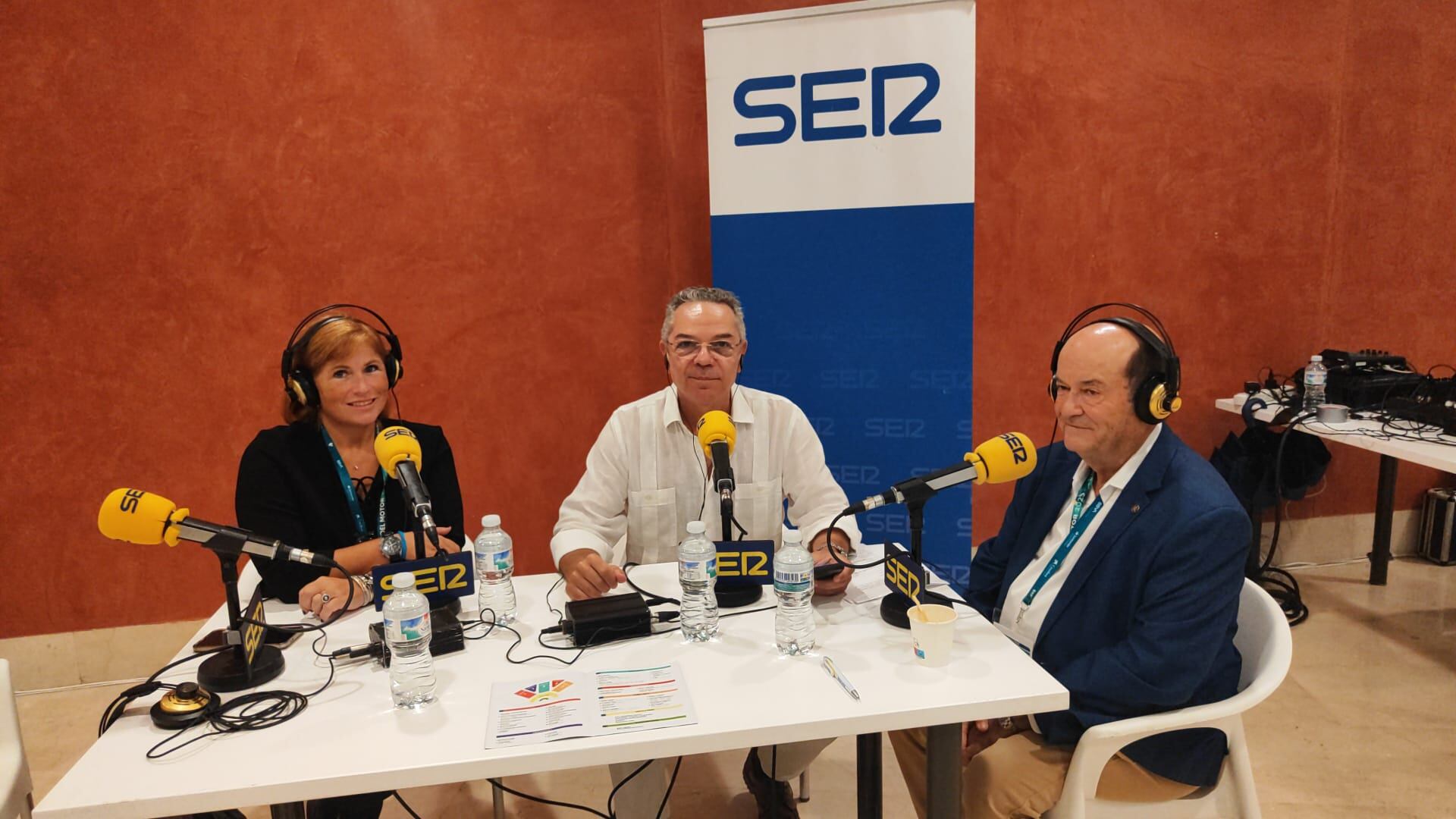Carmen Moreno, Salo y Eduardo Castro en el Salón del Motor (Fibes)