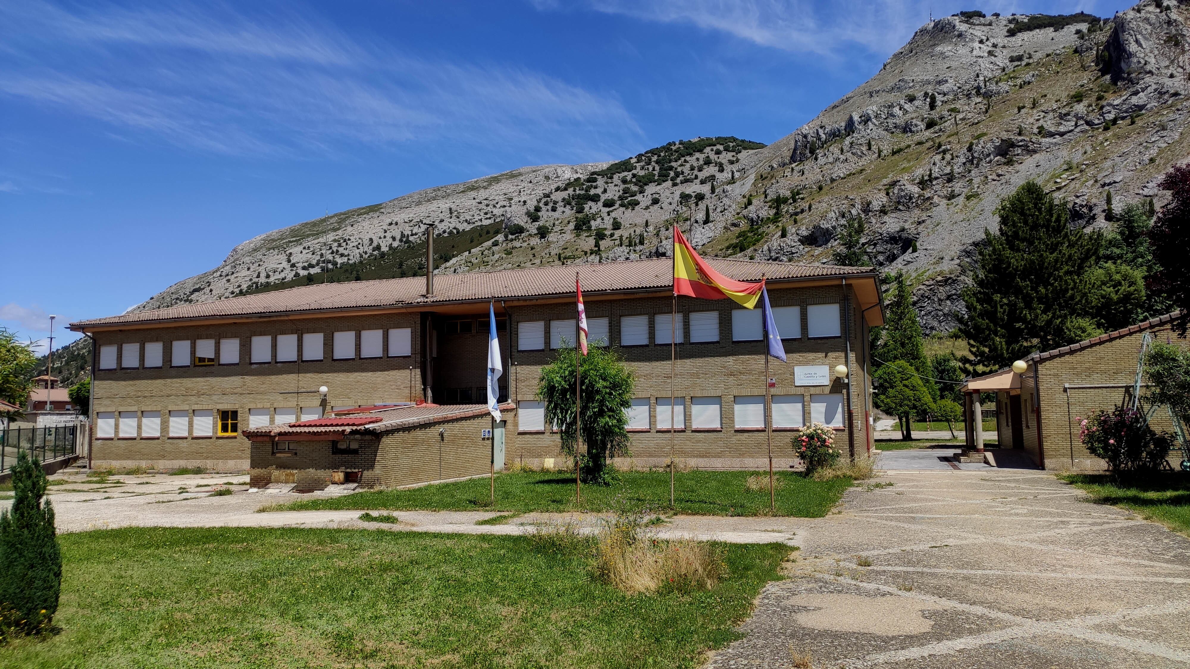 Colegio de Velilla del Río Carrión (Palencia)