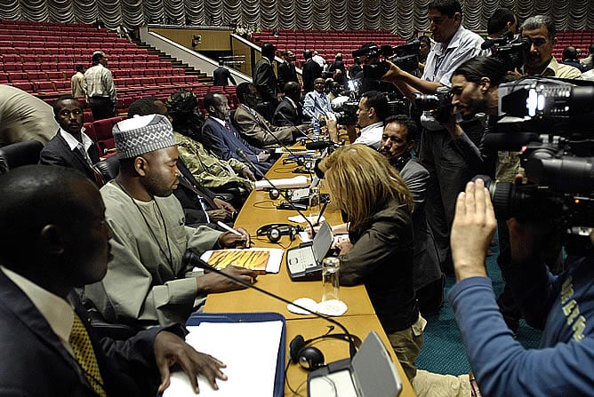 Representantes del movimiento rebelde en la cumbre de Sirte.