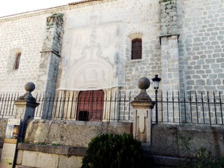 Red de seguridad en la fachada de la Basílica de Colmenar Viejo