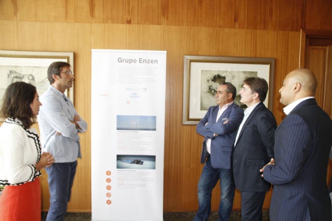 Responsables de la empresa Bombora Wave Power exponen el proyecto al Cabildo de Lanzarote.