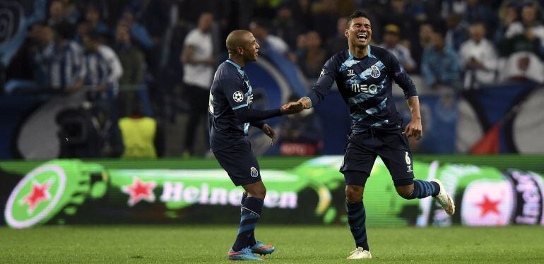 Casemiro celebra su gol con el Oporto ante el Basilea.