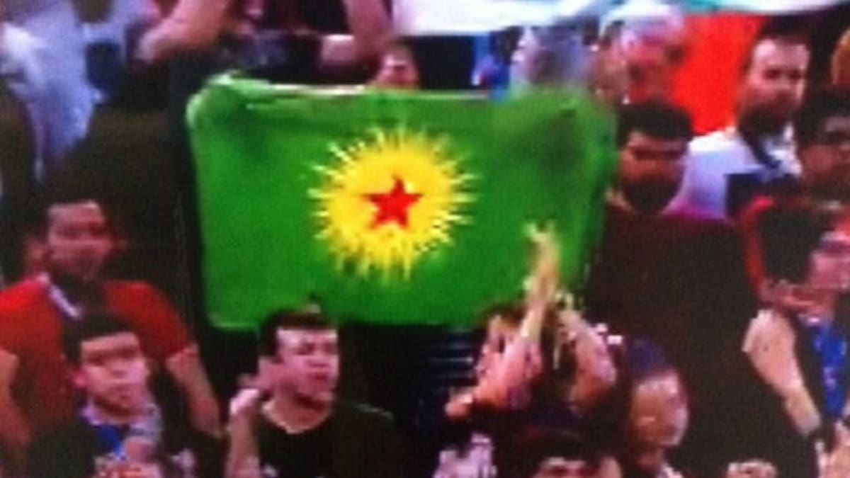 Baskonia retira unas banderas del PKK a petición de EFES en Euroliga