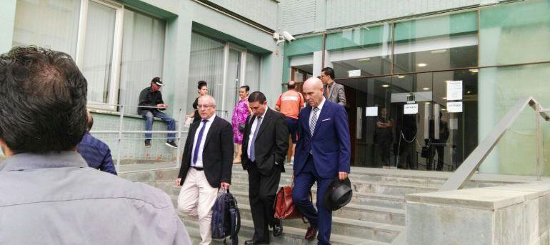 Los abogados defensores saliendo del Juzgado a finales de 2017