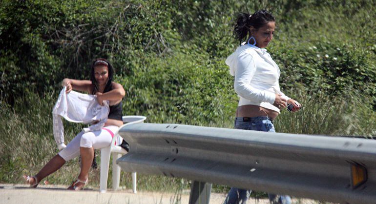 Dues prostitutes de carretera.