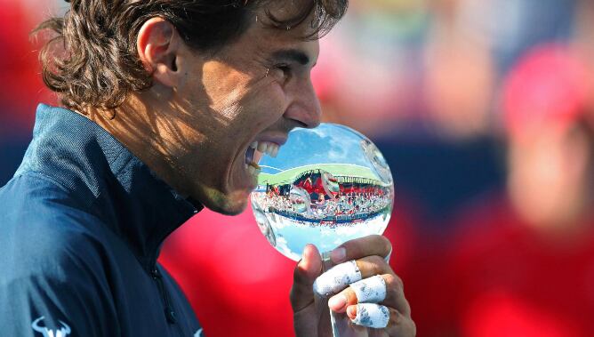 El español celebra su victoria en el Masters 1000 de Canadá.