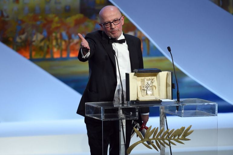 French director Jacques Audiard talks on stage after being awarded with the Palme d&#039;Or during the closing ceremony of the 68th Cannes Film Festival in Cannes, southeastern France, on May 24, 2015.       AFP PHOTO / ANNE-CHRISTINE POUJOULAT