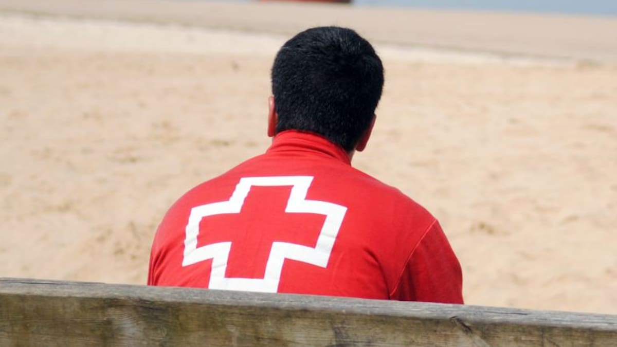 Los socorristas de Canarias amenazan con una huelga durante el verano: "Queremos un convenio colectivo, nos tratan como monitores de gimnasio"