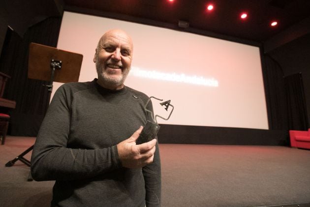 Goval con &quot;La Palabra Liberada&quot;, la estatuilla del Premio Alberto Almansa