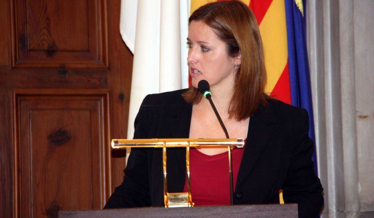 Alícia Alegret, al faristol de l'Ajuntament en el darrer ple municipal.