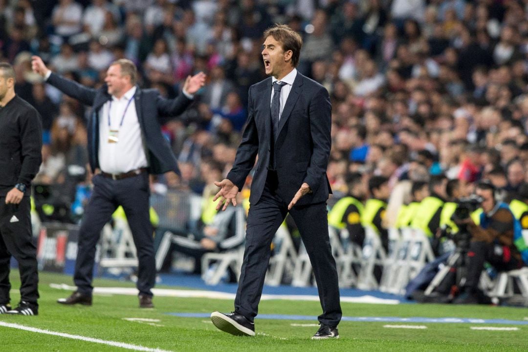 El entrenador del Real Madrid, Julen Lopetegui durante el partido ante el Viktoria Plzen, de la fase de grupo de la Liga de Campeones que se disputa esta noche en el Santiago Bernabéu. 