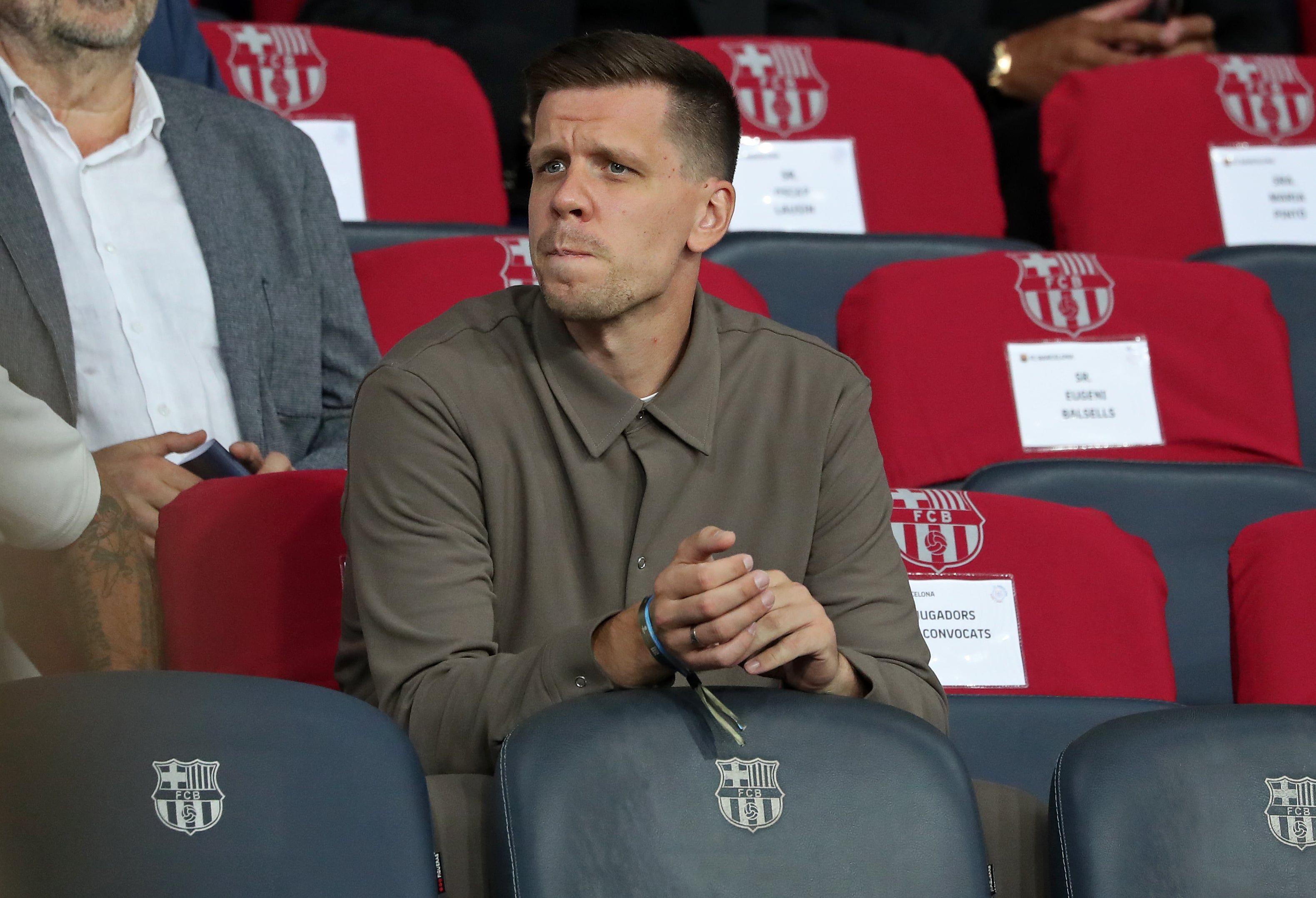 Wojciech Szczesny ve el partido del Barça contra el Young Boys desde la grada