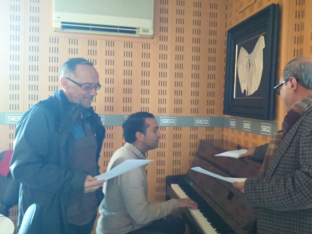 La oposición, por villancicos: "Pero mira como votan los peperos en comisión ...."