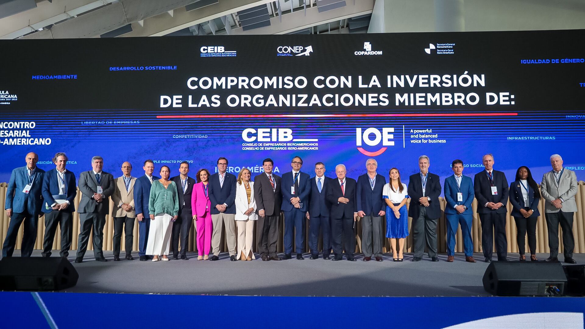 Los representantes de las 27 patronales y cámara empresariales de la CEIB, en la cumbre iberoamericana