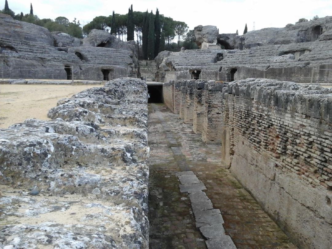 Foso del Anfiteatro romano de Itálica