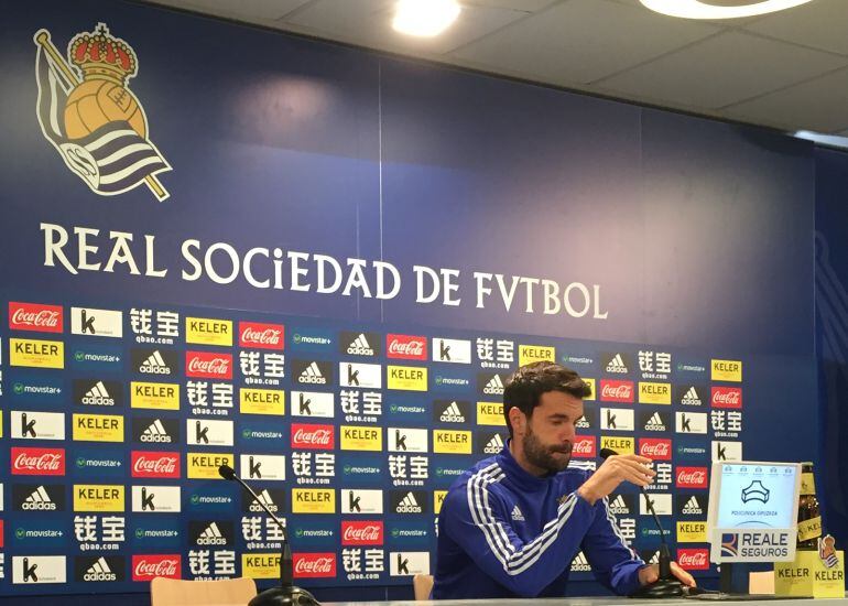 Xabi Prieto atiende a los medios en Zubieta