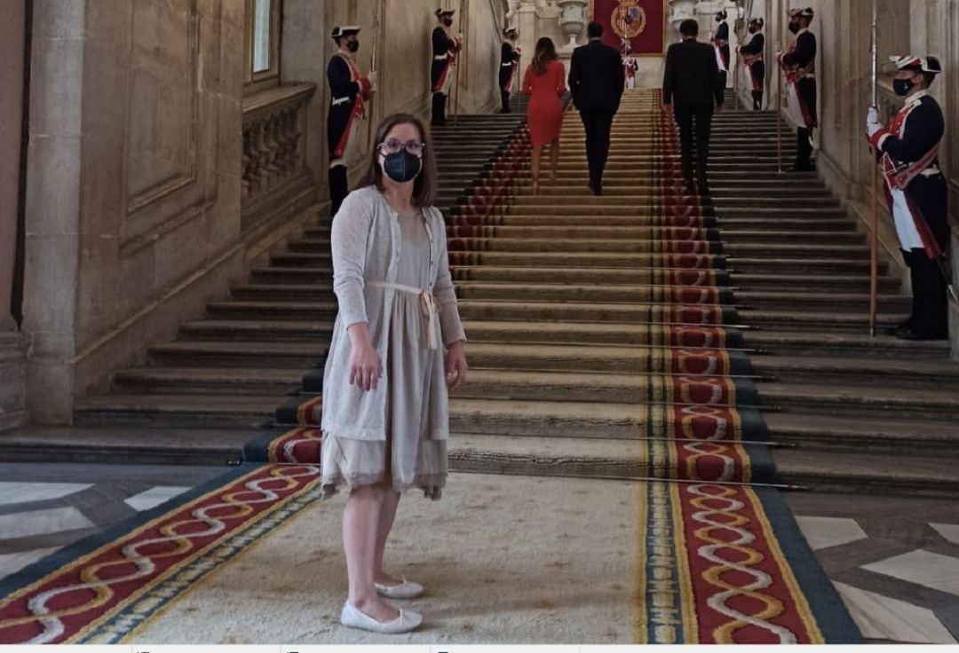 La joven Marta Muñoz a su llegada al Palacio Real para recibir la Orden al Mérito Civil de manos del Rey