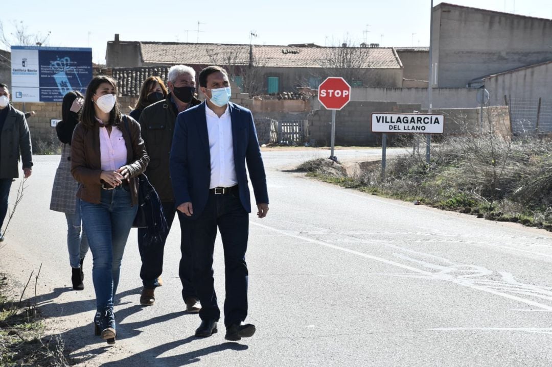 El presidente de la Diputación visita Villagarcía del Llano junto a la alcaldesa