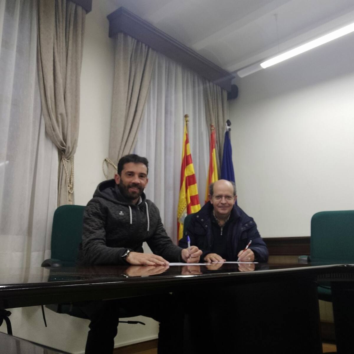 Aínsa recibe una donación de 200 libros sobre la historia de las comunidades judías en Aragón