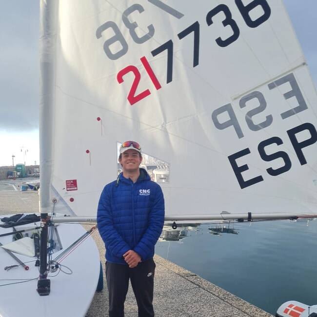 El regatista menorquí va a l'Europeu pensant en un mundial que ja donarà places per anar a París '24