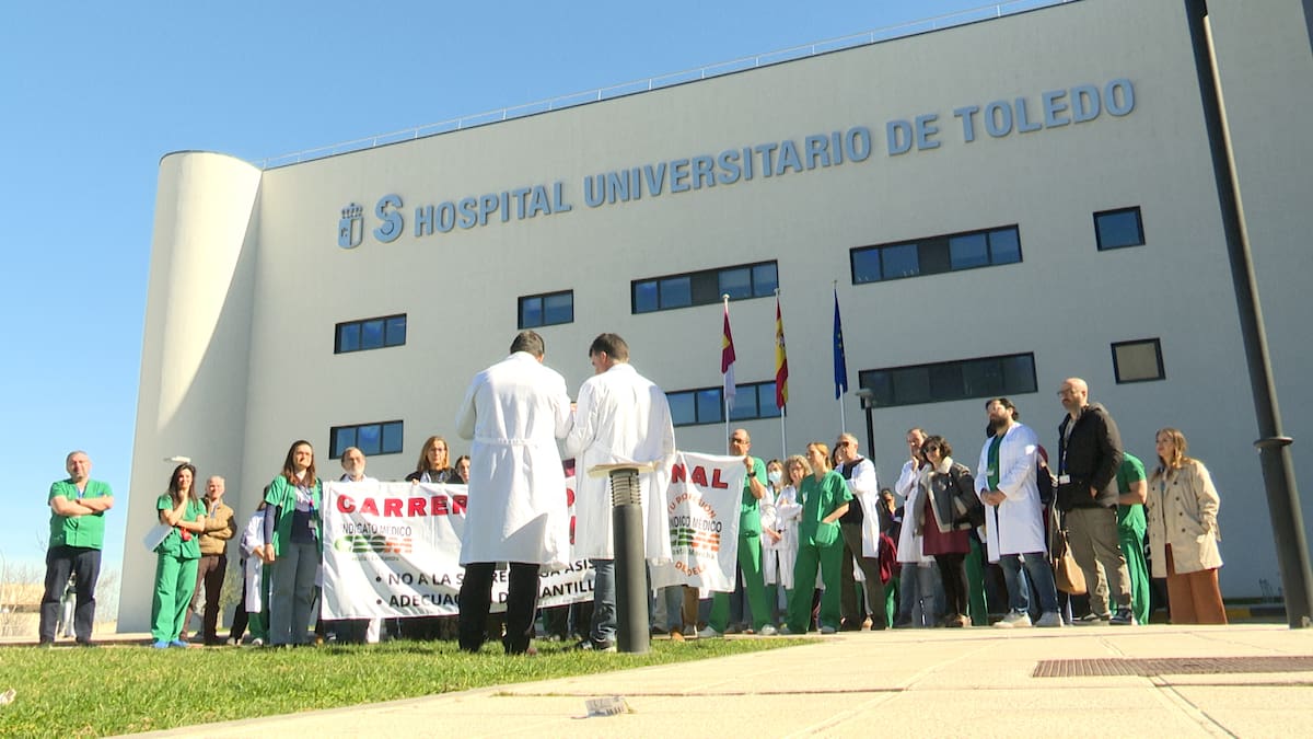 Los médicos piden el apoyo de la ciudadanía a sus demandas: "Nadie quiere que le atienda un médico que lleva 24 horas despierto"