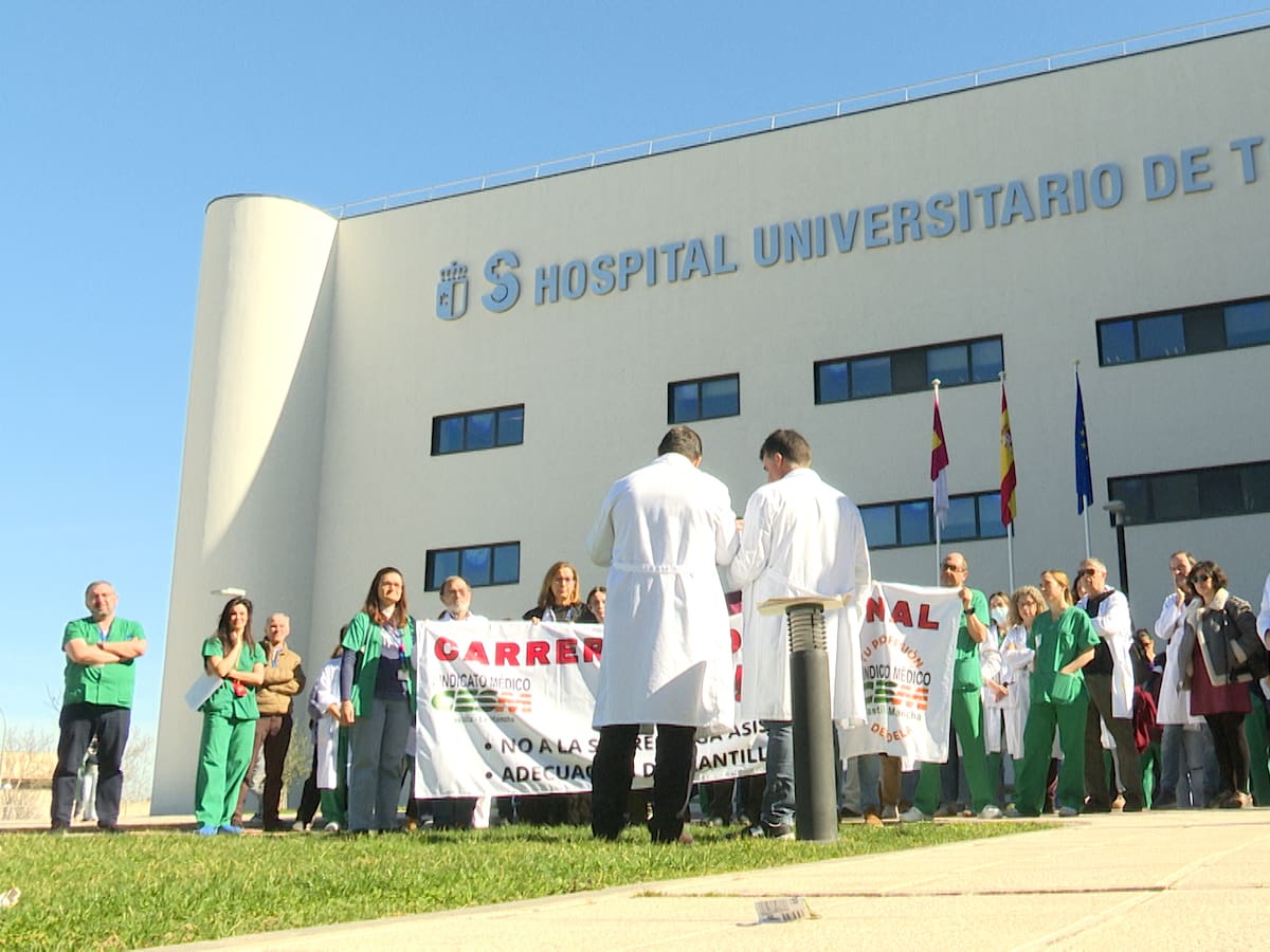 Los médicos piden apoyo de la ciudadanía a sus demandas: "Nadie quiere que le atienda un médico que lleva 24 horas despierto"