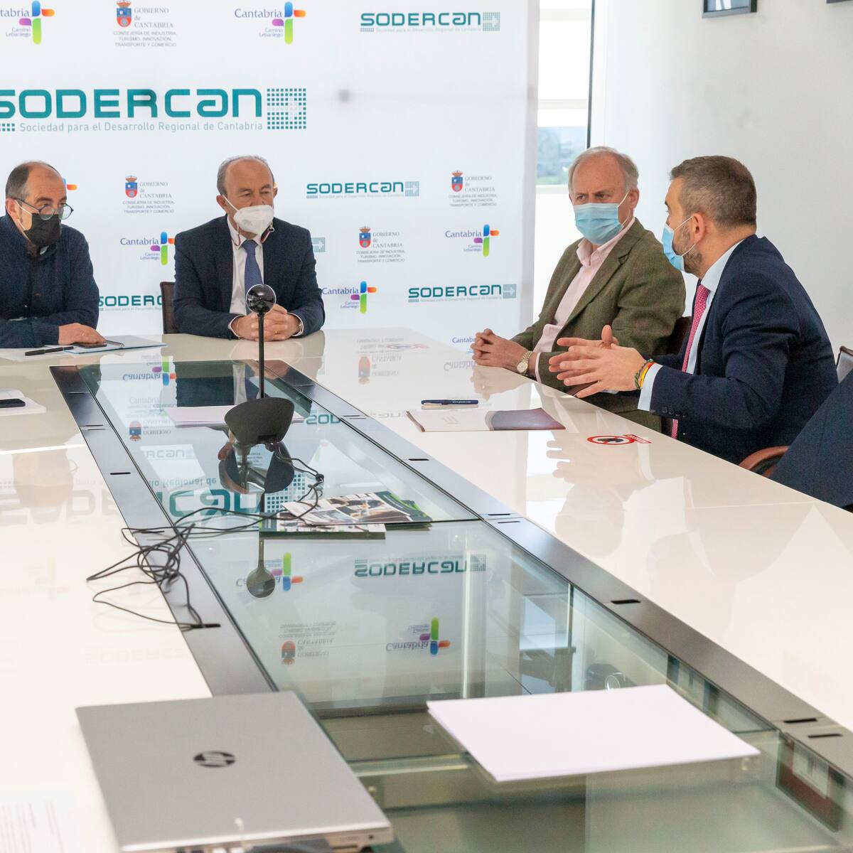 Industria convocará una nueva línea de ayudas para las empresas familiares en Cantabria