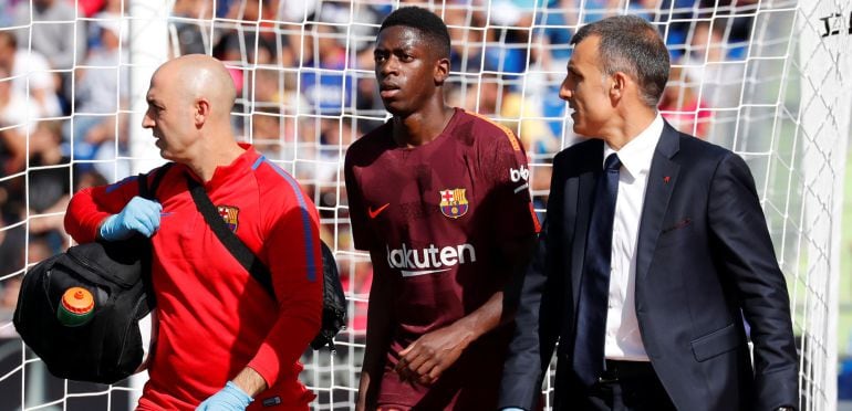 Dembélé abandona el terreno de juego del Coliseo Alfonso Pérez.