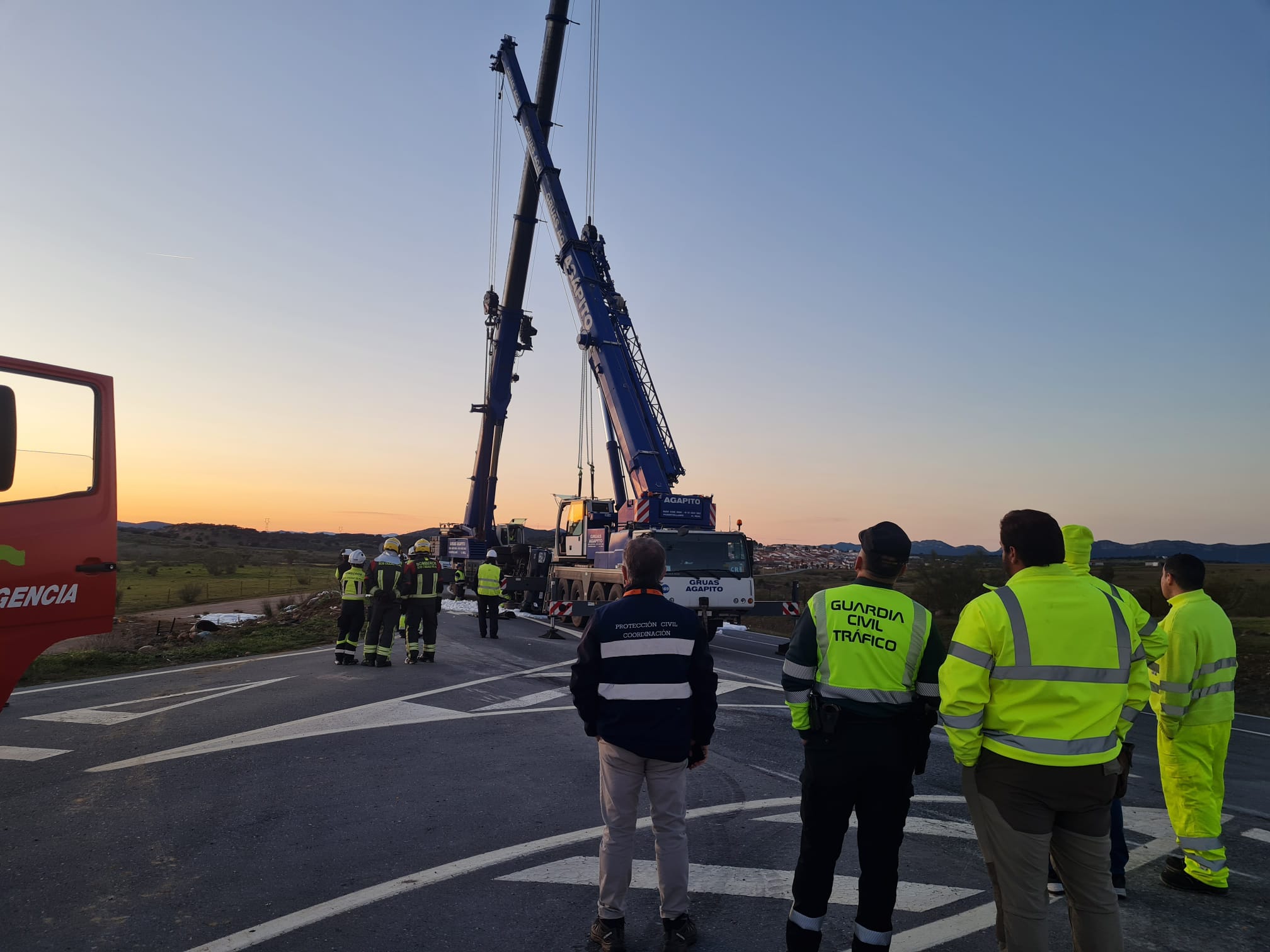 Efectivos desplazados a la zona del accidente de Alamillo