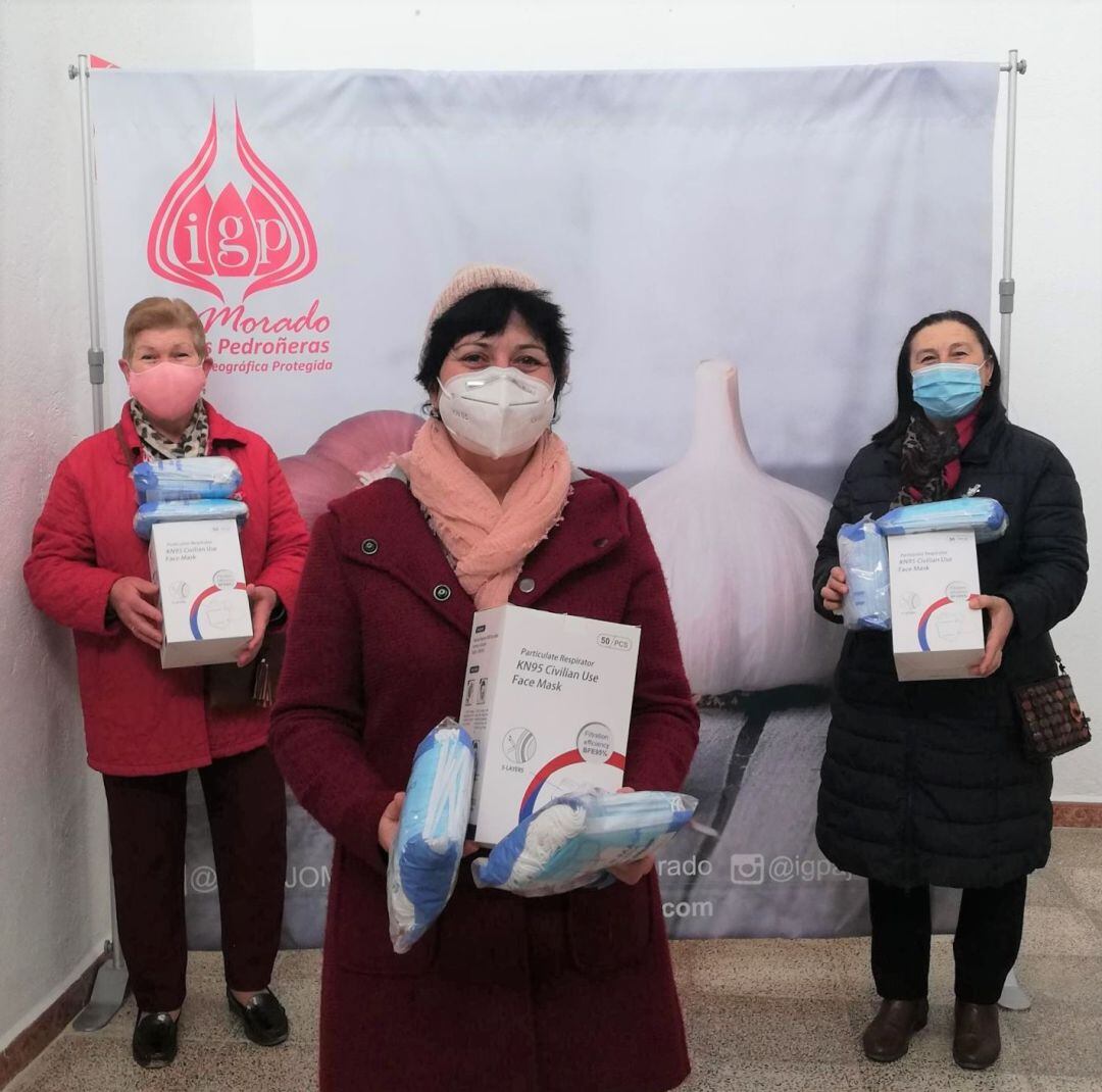 Integrantes de la asociación pedroñera que luchan por la investigación contra el cáncer