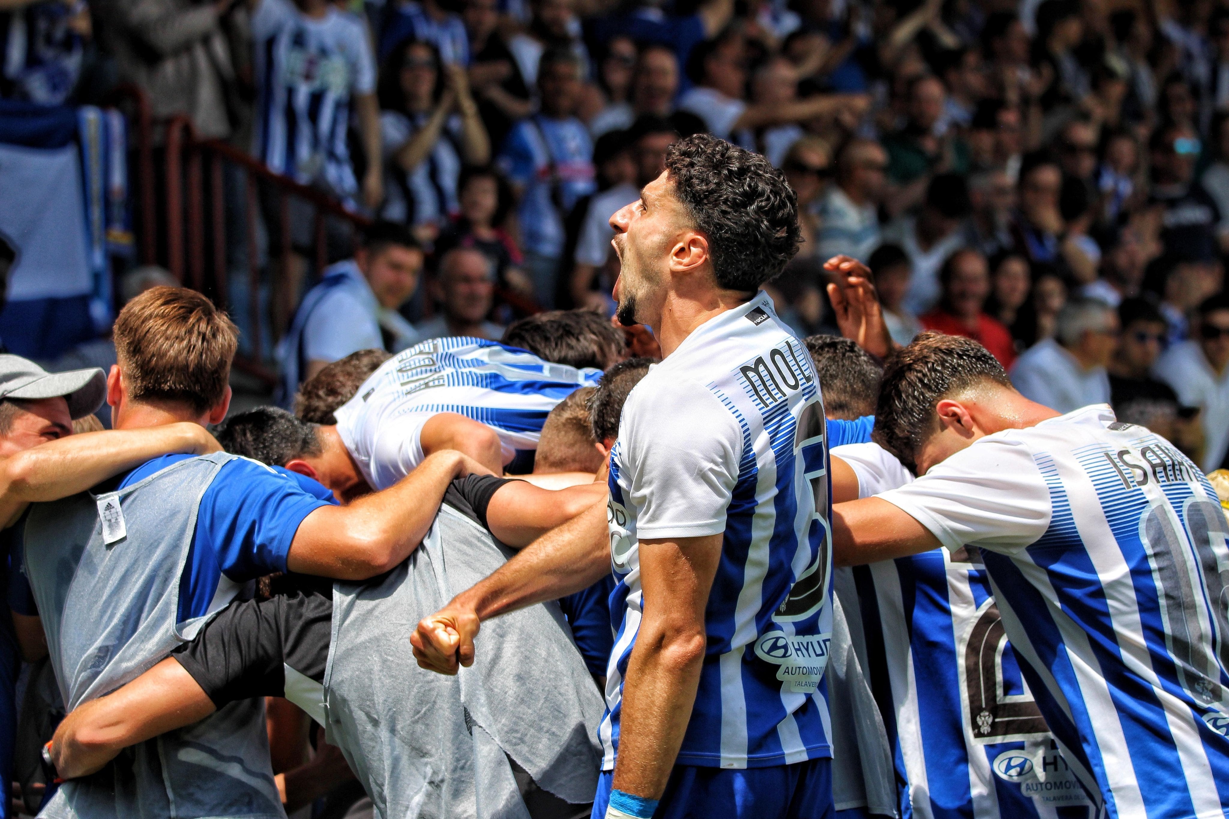 Los jugadores del CF Talavera celebran la victoria ante el Utebo
