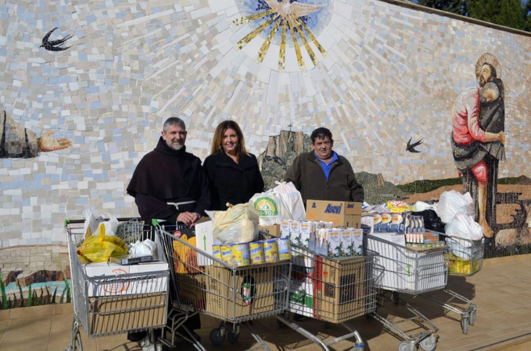 Donanción al centro de Franciscanos en Palma de Gandia 