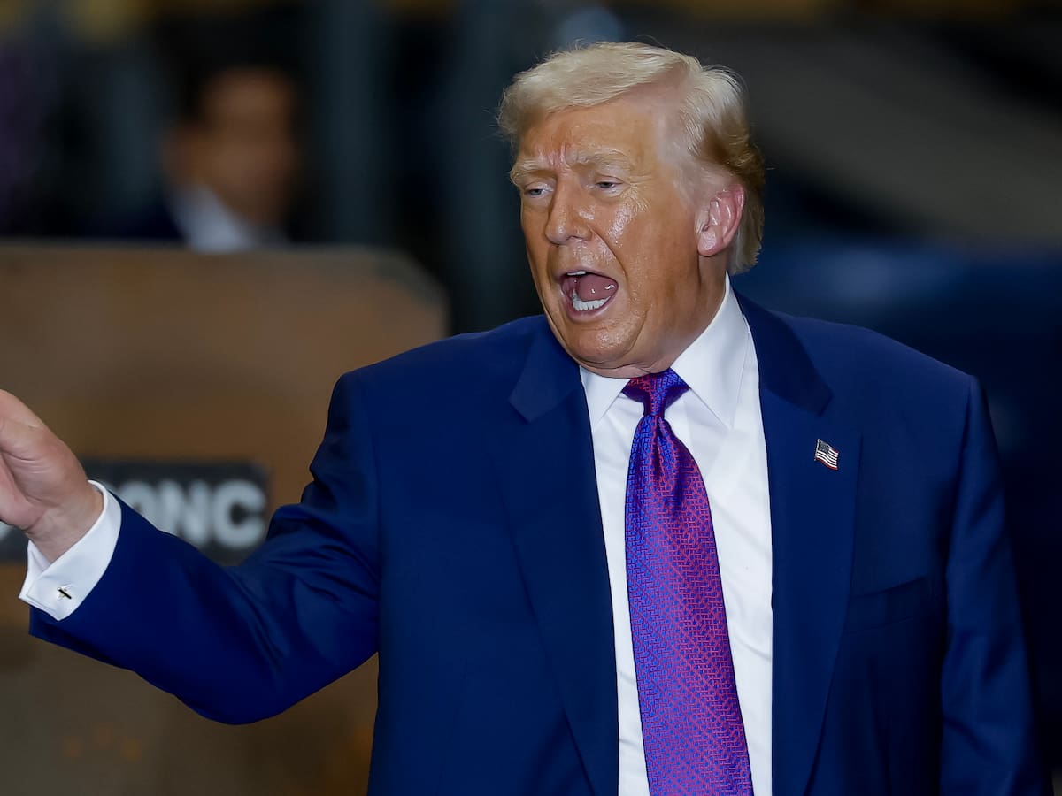 Trump mantiene su amenaza y advierte a Irán sobre un posible ataque limitado: "Lo estoy considerando"