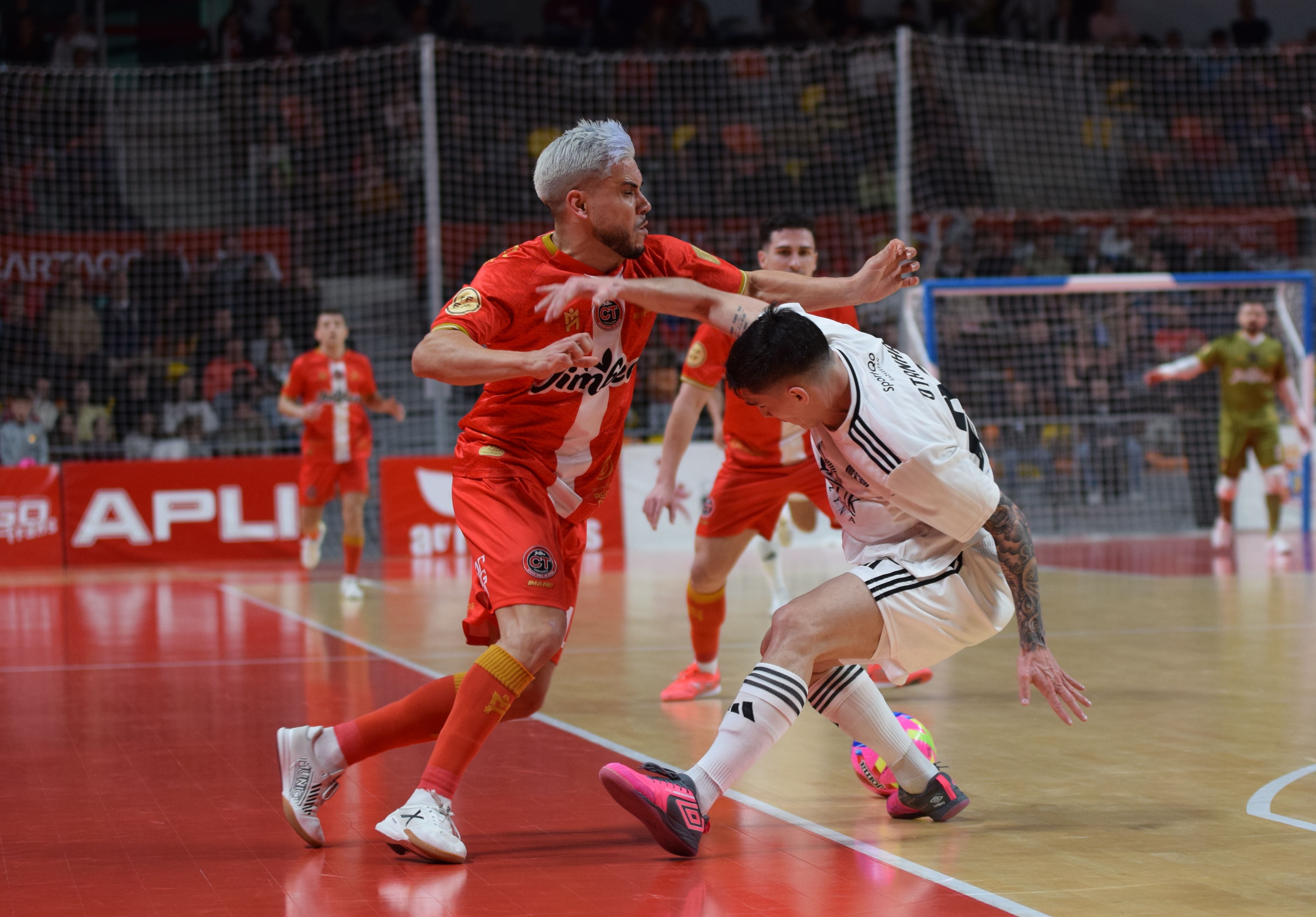 Fran Cortés durante el partido de Champions ante Kairat