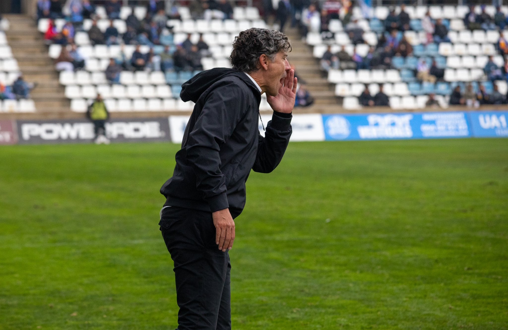 Garrido dirigiendo a su equipo en Lleida en una imagen del CD Ibiza