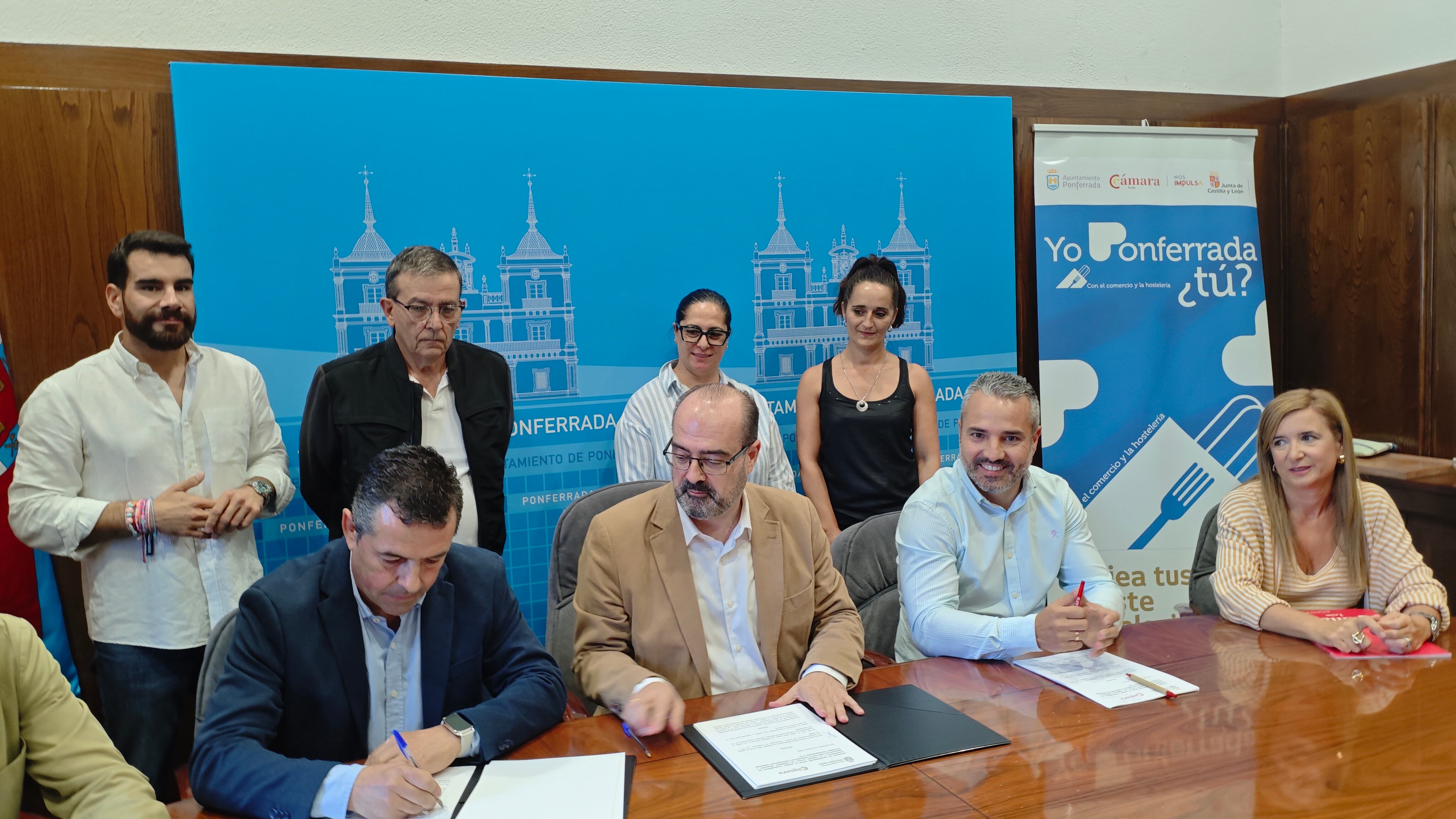 Firma del acuerdo de bonos de comercio