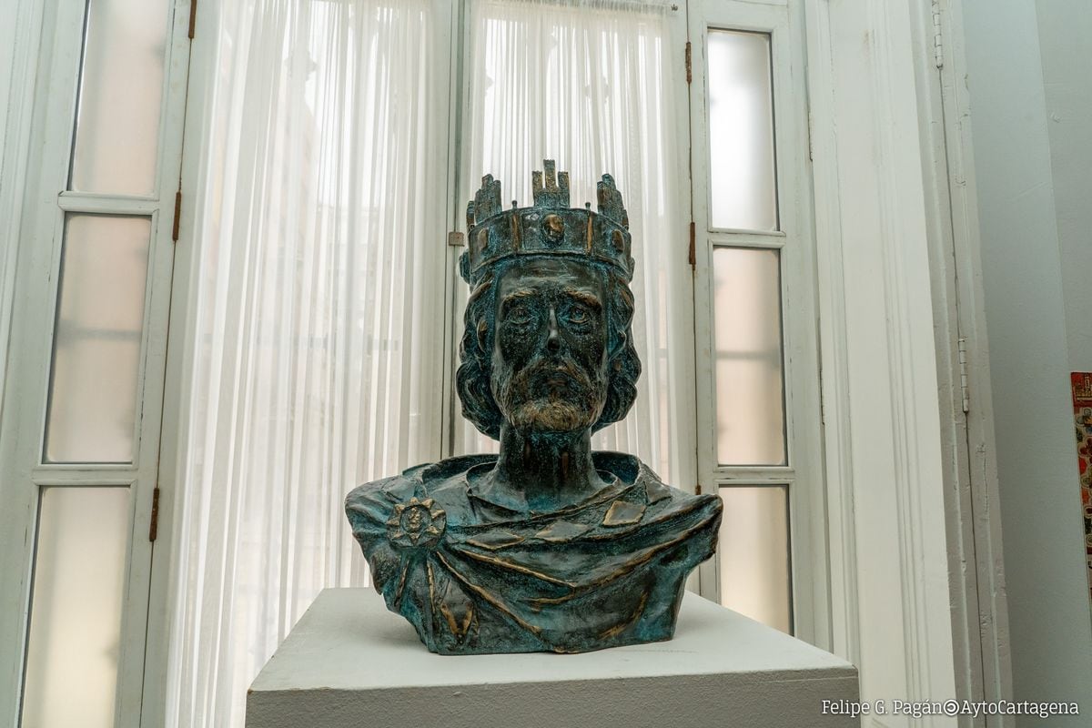 Busto de Alfonso X el Sabio