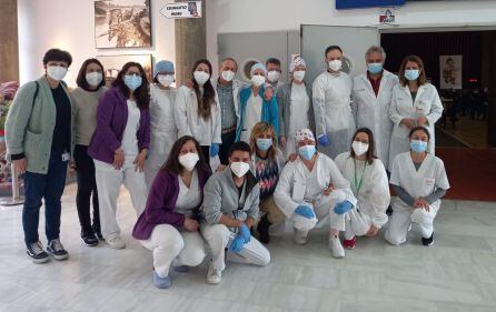 Equipo sanitario encargado de la vacunación masiva