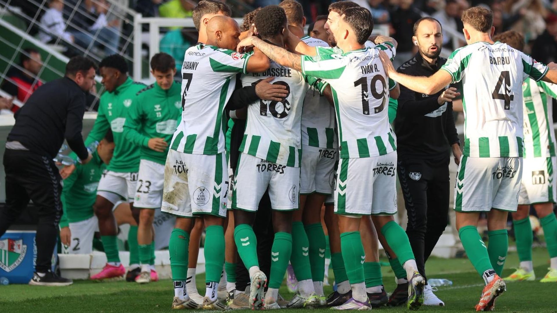 El Antequera CF celebra el primer gol ante el Betis Deportivo