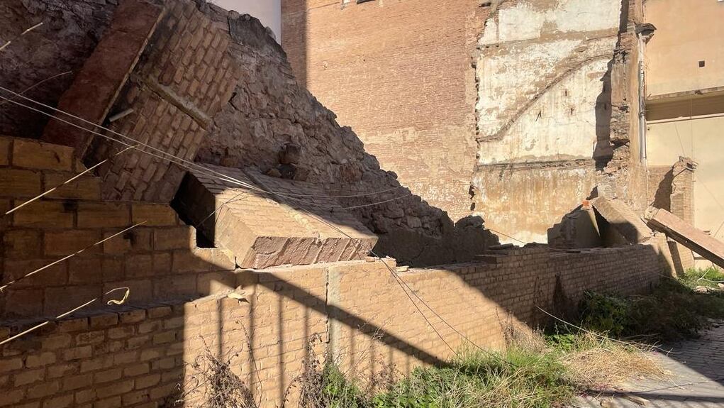 Muro derribado de las naves de Zaidia