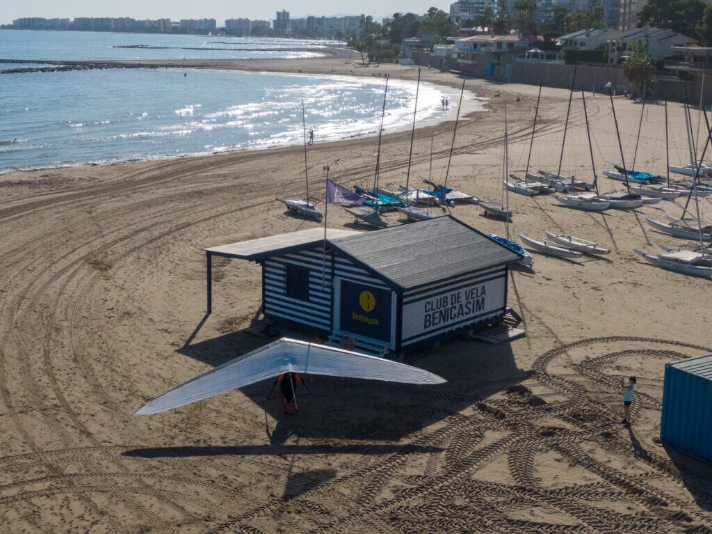 Muere un hombre en la Escuela de Vela de Benicàssim.