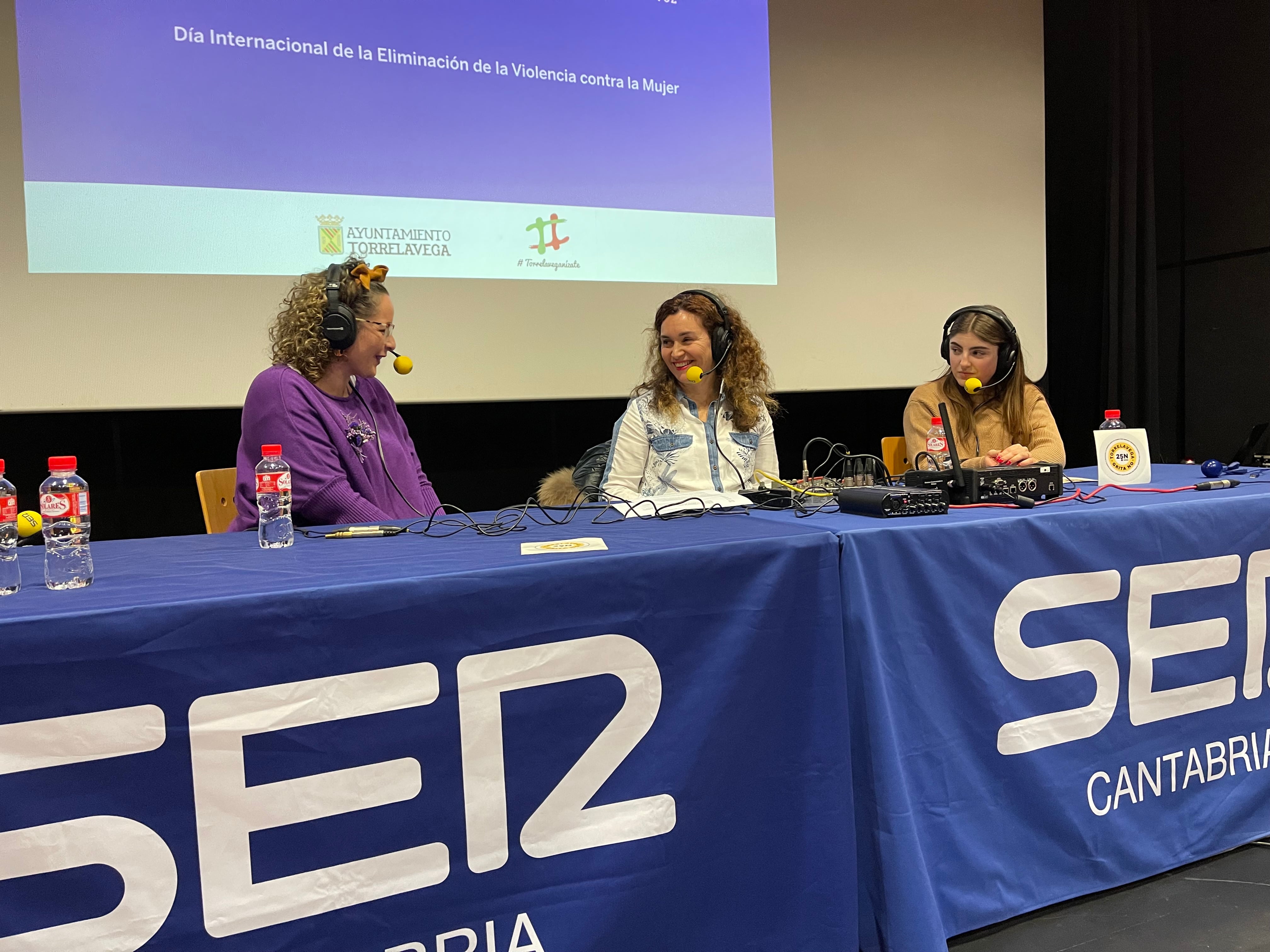 Ángela Gómez Pereda con María Gutiérrez y Ana Bringas.