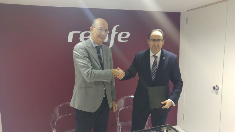 El Alcalde de Palencia y el Presidente de Renfe sellan el acuerdo para la promoción turística de la ciudad