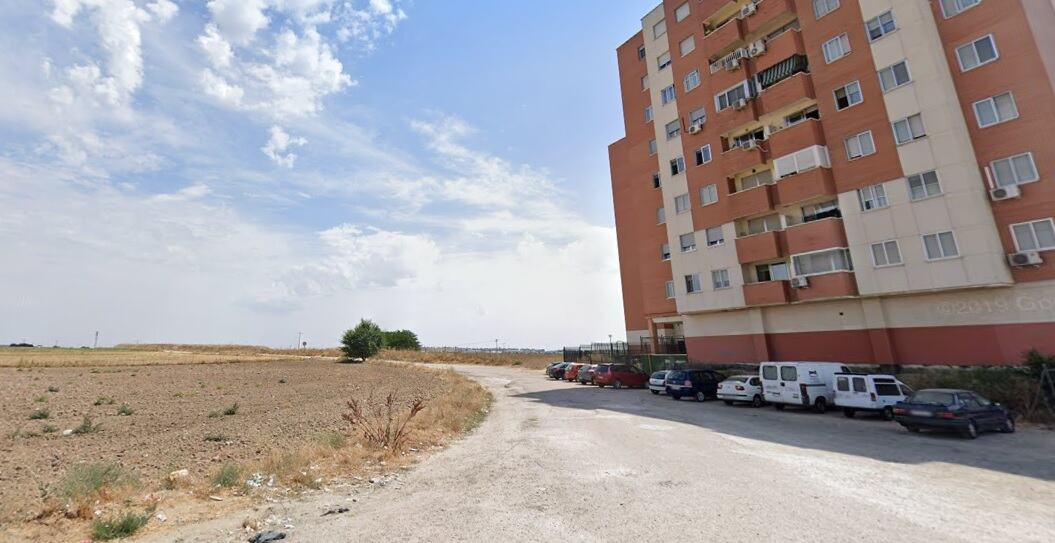 Imagen de uno de los caminos que parte del barrio de Parque Miraflores en Fuenlabrada