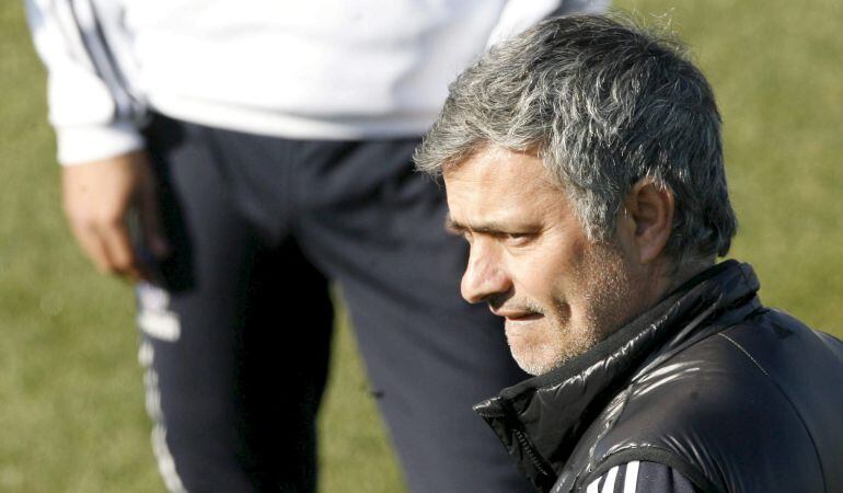 José Mourinho, durante un entrenamiento con el Real Madrid